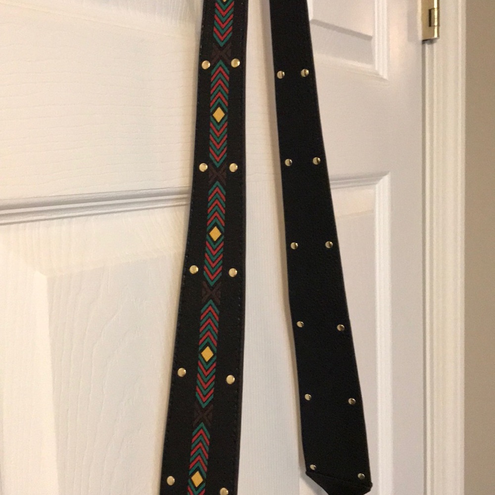 NWT Crossbody with lovely strap design - Picture 3 of 5